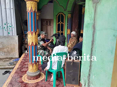 Babinsa Koramil 04 Melakukan Komsos dan Silaturahmi dengan Tokoh Agama