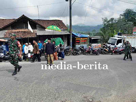 Takziah di Karangkobar Babinsa Koramil 04 Menunjukkan Kebersamaan