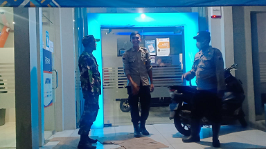 Babinsa Bersama Bhabinkamtibmas melaksanakan Patroli