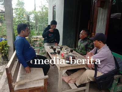Danramil 04 Karangkobar Komsos Bersama Warga