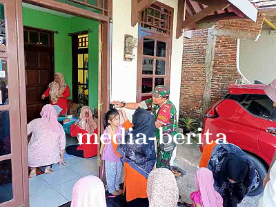 Mendukung Program Balita Sehat Babinsa Mendampingi Kegiatan Posyandu
