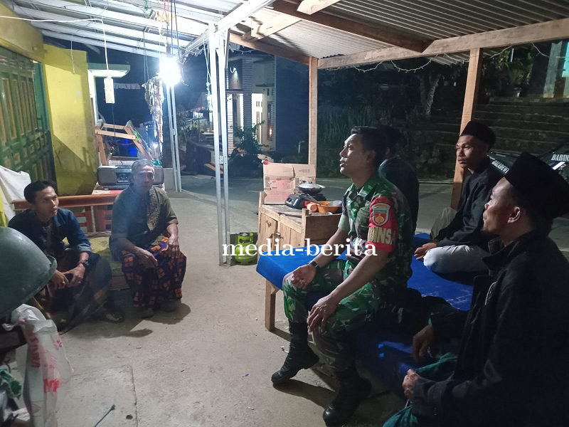 Pererat Tali Silaturahmi, Babinsa Koramil Bumijawa Sambangi Tokoh Masyarakat Desa Binaan