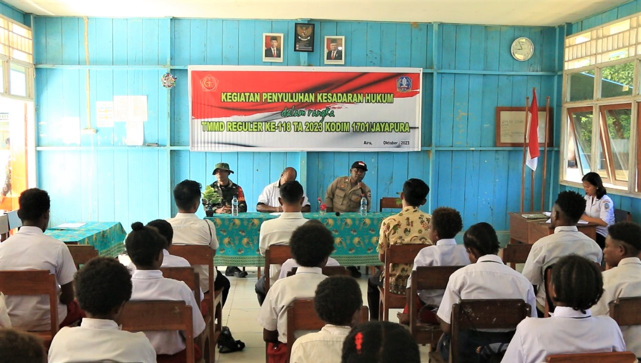 Satgas TMMD Reguler Ke-118 Kodim 1701/Jayapura Gandeng Polri Beri Penyuluhan Kesadaran Hukum