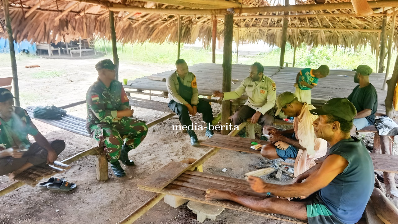 Babinsa Dan Babhinkamtibmas Ikut Musyawarah Adat Pembentukan Kampung Adat