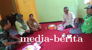 Babinsa Komsos Bersama Kelompok Tani Handayani Satu