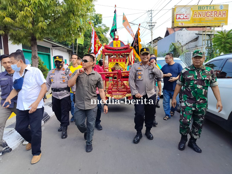 Sukseskan Toleransi Beragama, Dandim 0712 Tegal Gotong Toa Pe Kong Pada Perayaan Sejit Kongco YM Cen