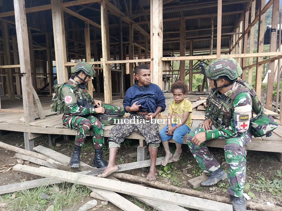 Layanan Kesehatan Keliling, TNI Penuhi Harapan Senyum Sehat di Kampung Okbibab