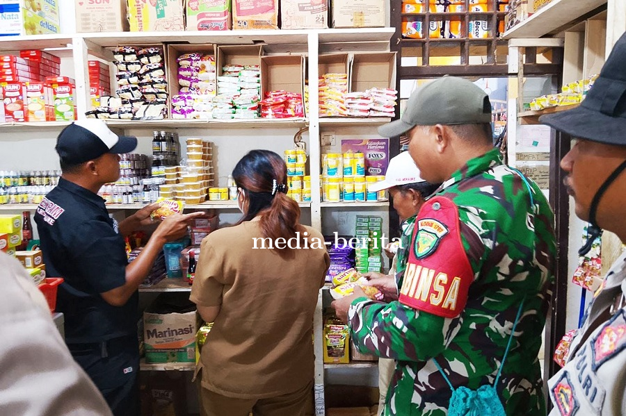 Babinsa dan Aparat Kurik Gelar Sweeping, Pastikan Makanan Aman Jelang Idul Fitri