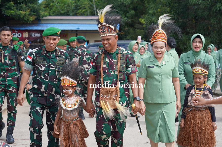 Pangdam XXIV/Mandala Trikora Disambut Hangat Keluarga Besar Korem 174/ATW