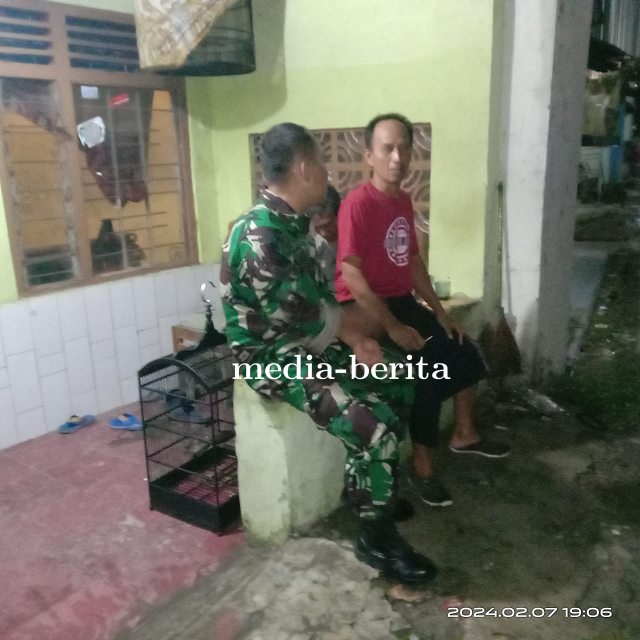 Lakukan Komsos Disela Patroli Malam