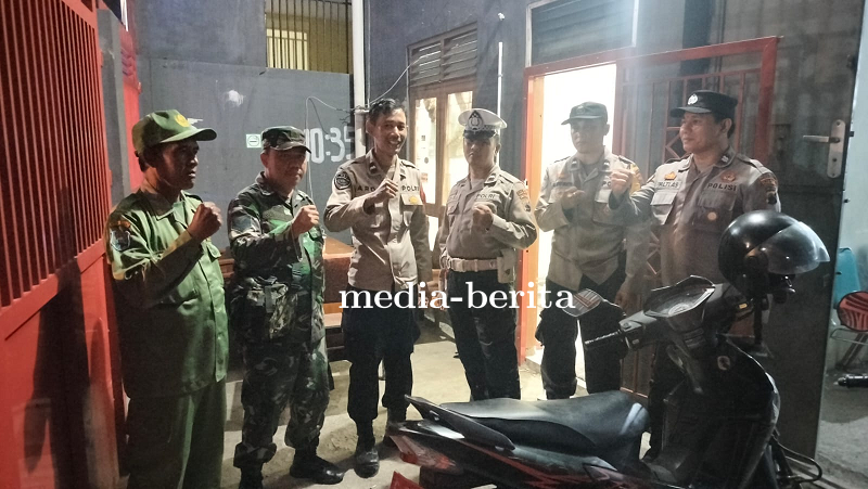 Jaga Kamtibmas Menjelang Pemilu 2024, TNI, Polri, dan Perangkat Kelurahan Melaksanakan Patroli