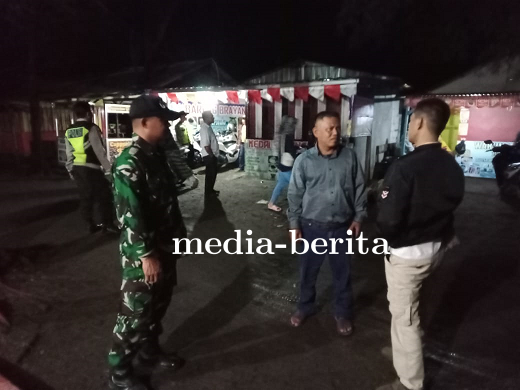 Pastikan Keamanan Warga, Babinsa Koramil Suradadi Laksanakan Patroli Di Malam Hari