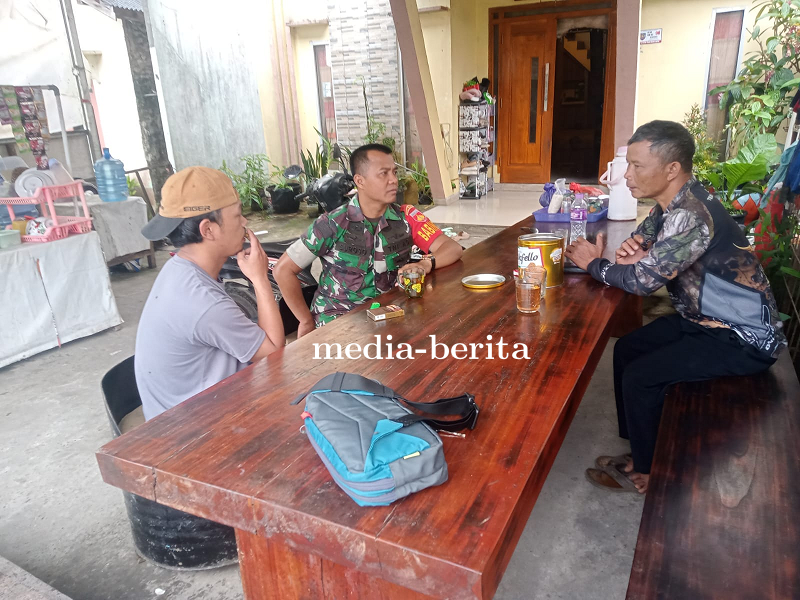 Jaga Kondusifitas Wilayah Babinsa Desa Guci Laksanakan Komunikasi Sosial