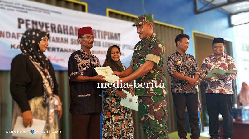 Danramil Margasari Hadiri Penyerahan Sertifikat Program PTSL Desa Jembayat