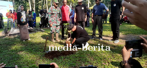 Danramil Bawang dan Forkompimcam Gelar Penghijauan Lingkungan