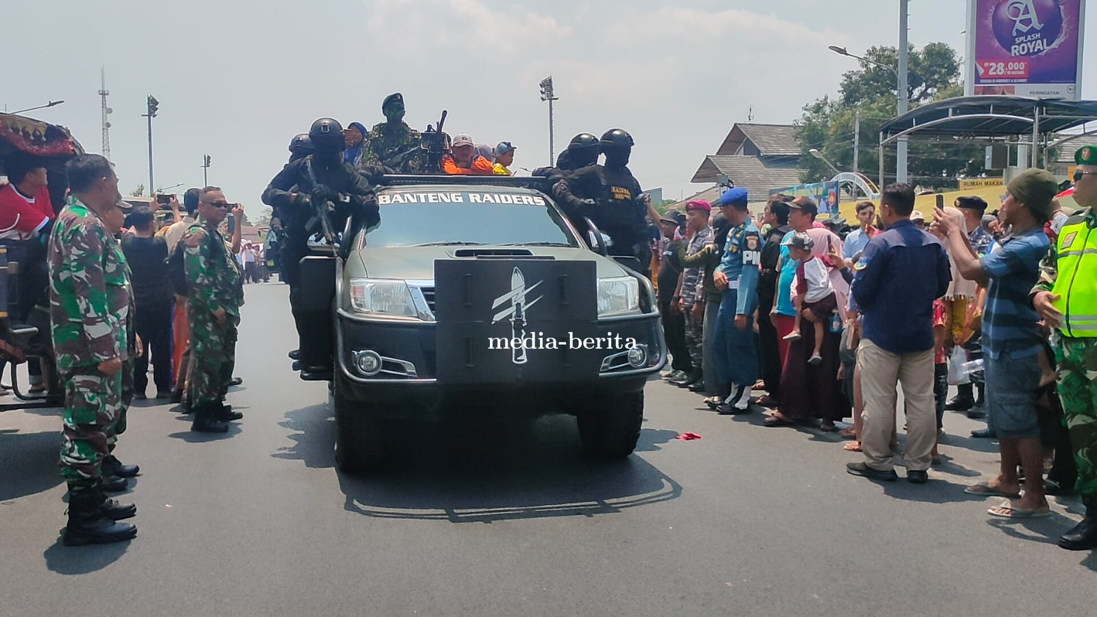 Peringati HUT TNI Ke 78, Kodim Tegal Gelar Pameran Alutsista dan Kirab Kebangsaan Jimat Limasan