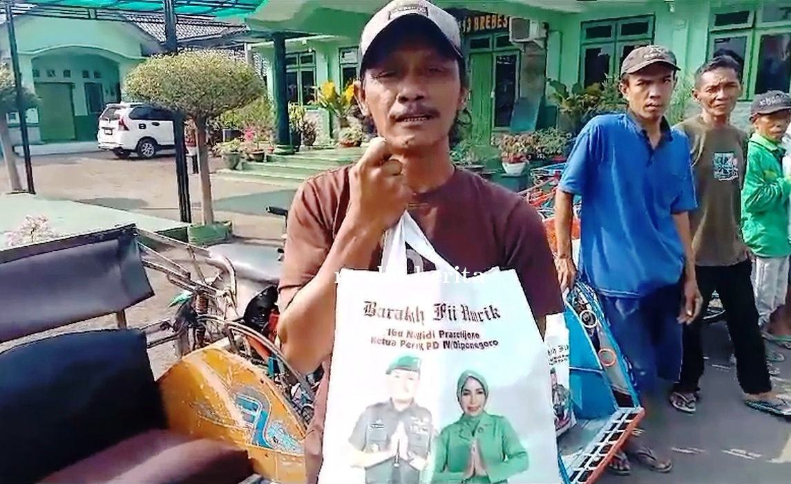 Kodim Brebes Salurkan Bantuan Sembako Ibu Pangdam ke Masyarakat Kurang Mampu